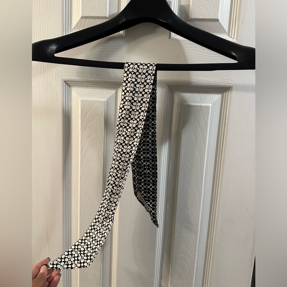 Coach Scarf - Picture 4 of 5